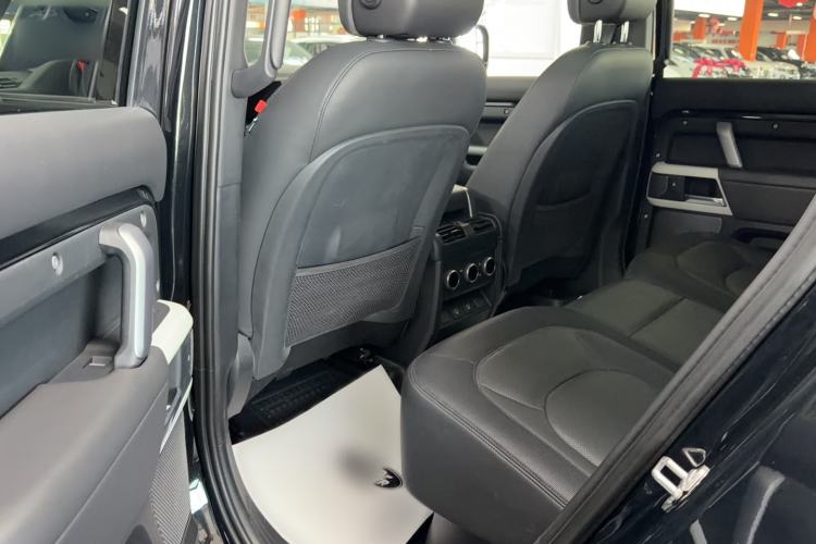 Used Land Rover Defender 2021 110 P400 X-DYNAMIC HSE Interior 4