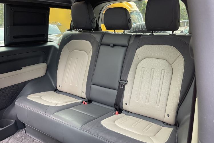 Used Land Rover Defender 2021 90 P400 X-DYNAMIC S Interior 4