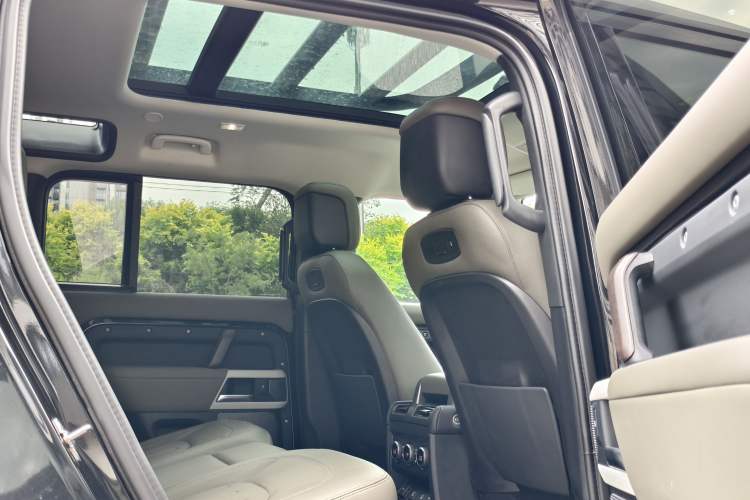 Used Land Rover Defender 2021 110 P400 Dark Special Edition Interior 6