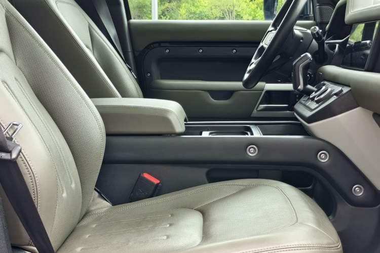 Used Land Rover Defender 2021 110 P400 Dark Special Edition Interior 9