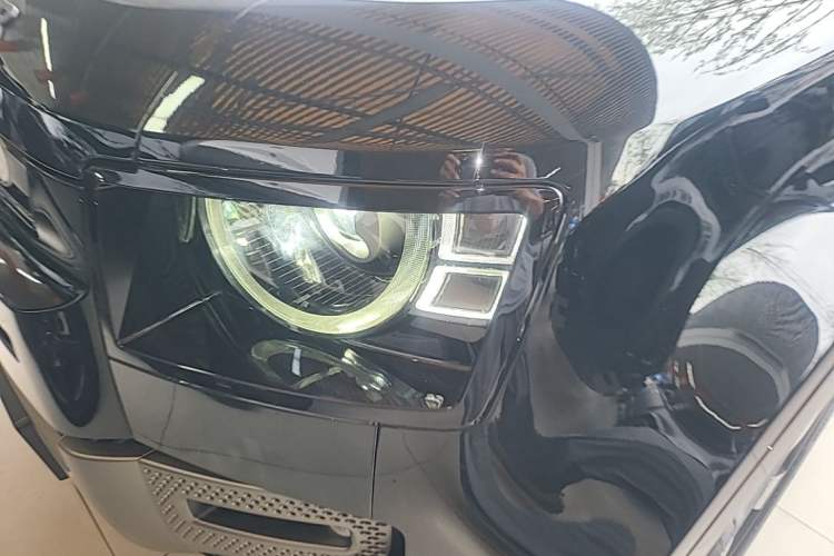 Used Land Rover Defender 2021 110 P400 X-DYNAMIC HSE Left Front Headlight