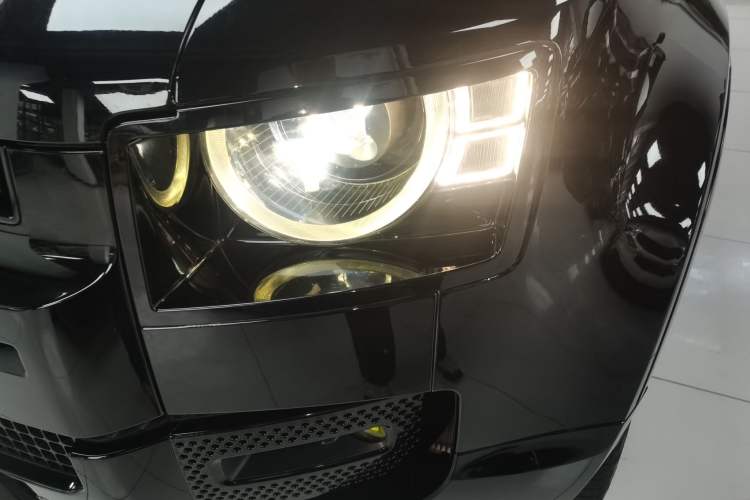 Used Land Rover Defender 2021 90 P400 X-DYNAMIC S Left Front Headlight