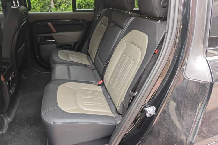 Used Land Rover Defender 2021 110 P400 X-DYNAMIC HSE Left Rear Seat