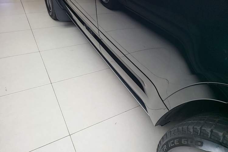 Used Land Rover Defender 2021 110 P400 X-DYNAMIC HSE Left Side Sill