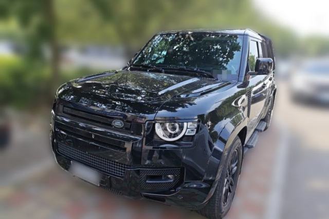 Used Land Rover Defender Land Rover Defender, five-seater, automatic transmission, gasoline (parallel import)