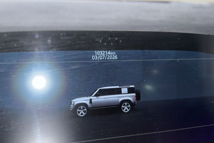 Used Land Rover Defender 2021 110 P400 X-DYNAMIC HSE Odometer Close Up