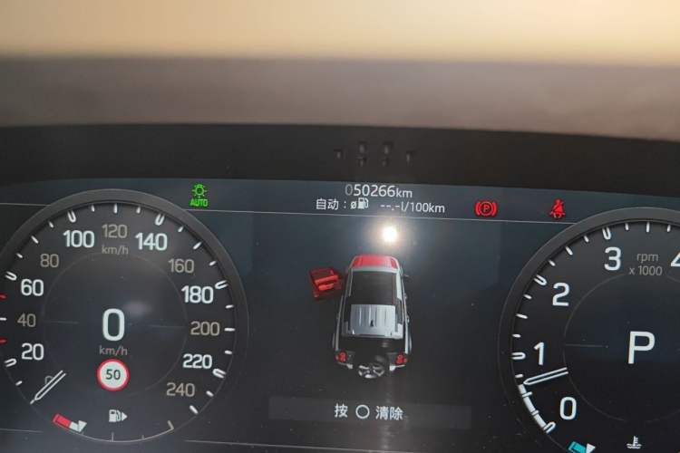Used Land Rover Defender 2021 110 P400 X-DYNAMIC HSE Odometer Close Up