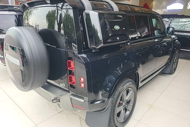 Used Land Rover Defender 2021 110 P400 X-DYNAMIC HSE Rear Right 45 Deg