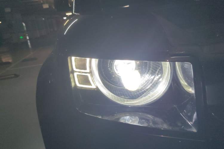 Used Land Rover Defender 2021 110 P400 X-DYNAMIC HSE Right Front Headlight