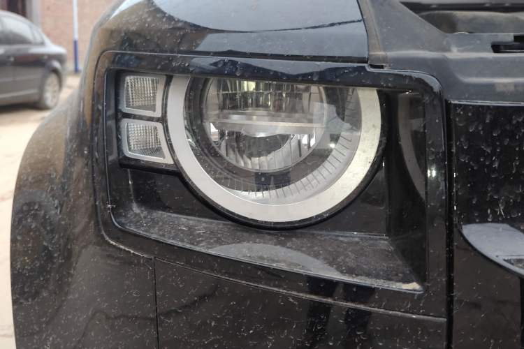 Used Land Rover Defender 2021 110 Four-Door 2.0T P300 Standard EU Specification Right Front Headlight