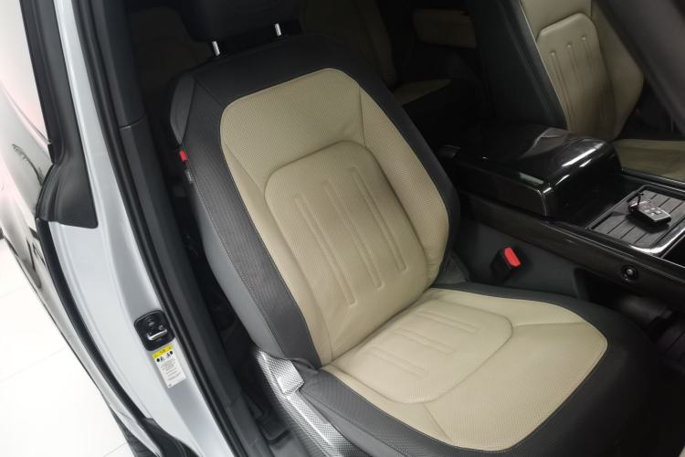 Used Land Rover Defender 2021 90 P400 X-DYNAMIC S Right Front Seat