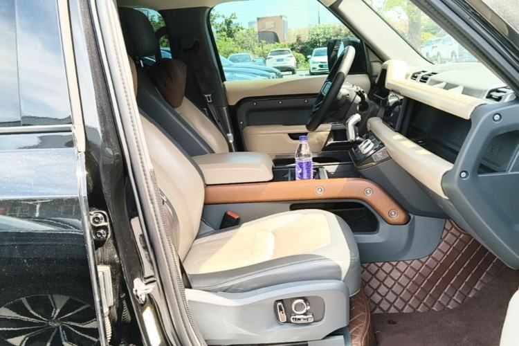 Used Land Rover Defender 2021 110 P400 X-DYNAMIC HSE Right Front Seat
