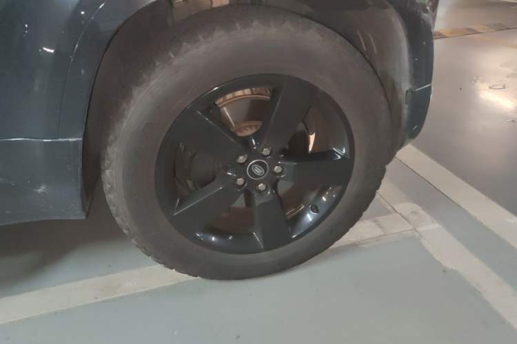 Used Land Rover Defender 2021 110 P400 X-DYNAMIC HSE Right Front Wheel Hub
