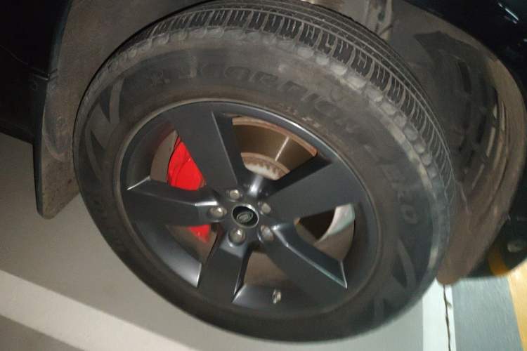 Used Land Rover Defender 2021 110 P400 X-DYNAMIC HSE Right Front Wheel Hub