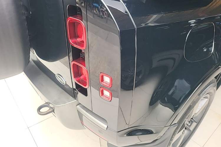 Used Land Rover Defender 2021 110 P400 X-DYNAMIC HSE Right Rear Taillight