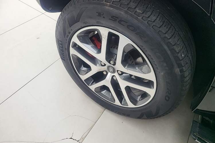 Used Land Rover Defender 2021 110 P400 X Right Rear Wheel Hub