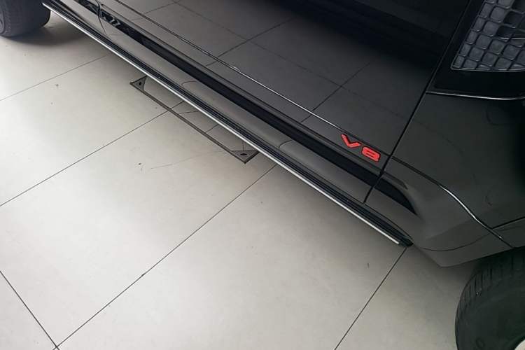 Used Land Rover Defender 2021 110 P400 X Right Side Sill