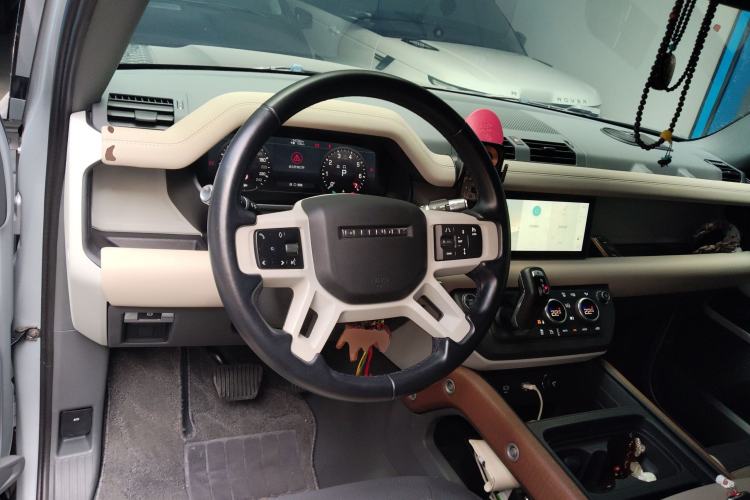 Used Land Rover Defender 2021 90 P400 X-DYNAMIC S Steering Wheel