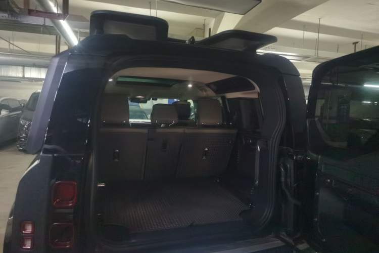 Used Land Rover Defender 2021 110 P400 Dark Special Edition Trunk