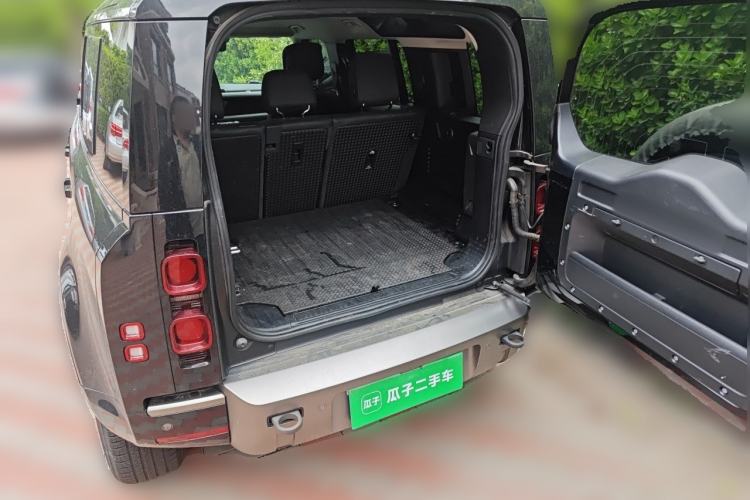 Used Land Rover Defender 2021 110 P400 X-DYNAMIC HSE Trunk