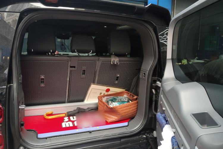 Used Land Rover Defender 2021 90 P400 X-DYNAMIC S Trunk