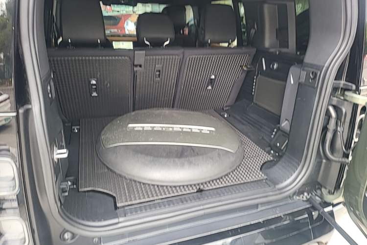 Used Land Rover Defender 2021 110 P400 X Trunk