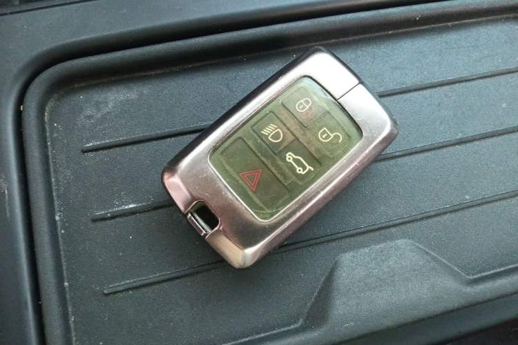 Used Land Rover Defender 2021 110 P400 Dark Special Edition Vehicle Key