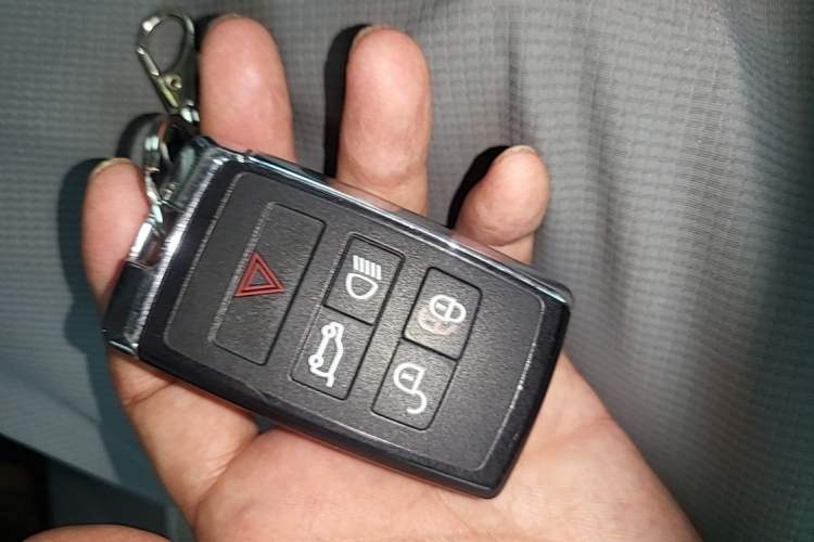 Used Land Rover Defender 2021 110 P400 X-DYNAMIC HSE Vehicle Key