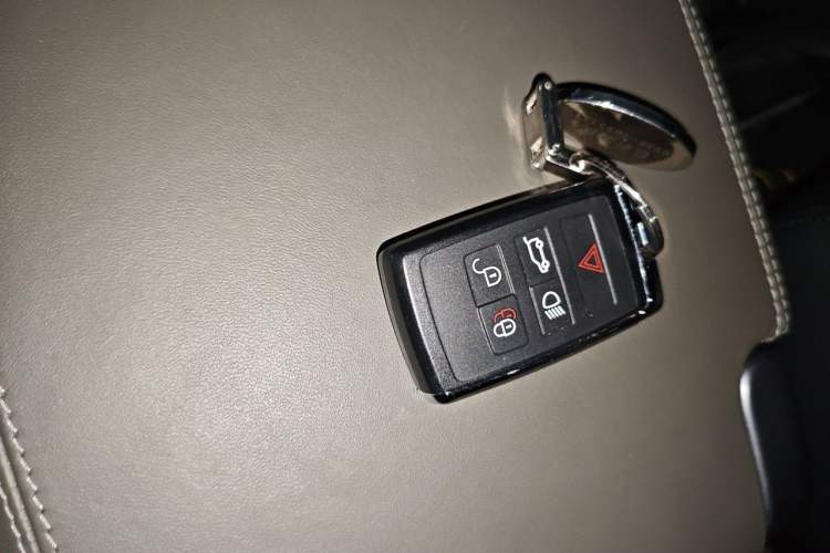 Used Land Rover Defender 2021 110 P400 X-DYNAMIC HSE Vehicle Key