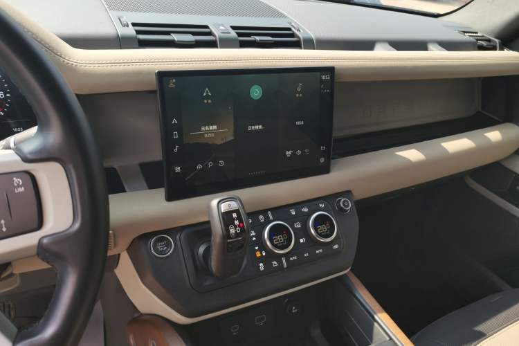 Used Land Rover Defender 2021 90 P400 X-DYNAMIC S Audio And AC Panel