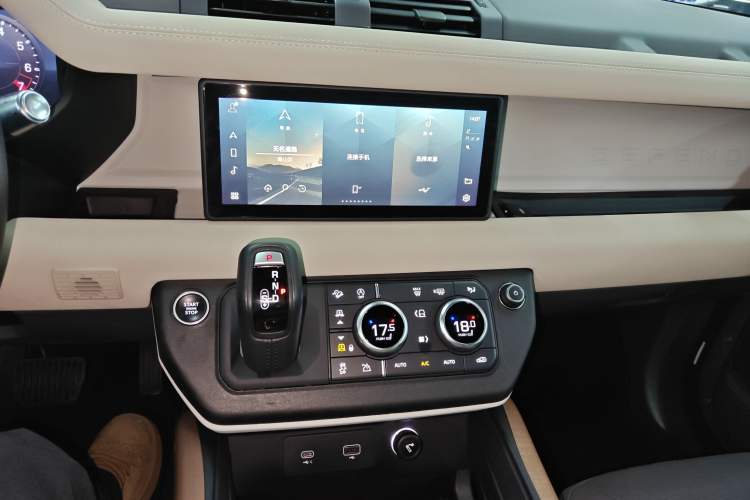 Used Land Rover Defender 2021 90 P400 X-DYNAMIC S Audio And AC Panel