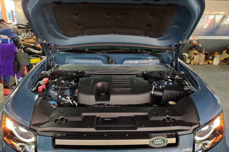 Used Land Rover Defender 2021 90 P400 X-DYNAMIC S Engine Bay