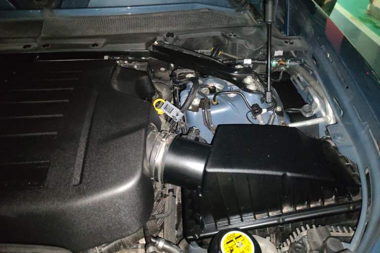 Used Land Rover Defender 2021 90 P400 X-DYNAMIC S Engine Bay Left