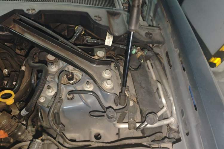 Used Land Rover Defender 2021 110 P400 X-DYNAMIC HSE Engine Bay Left