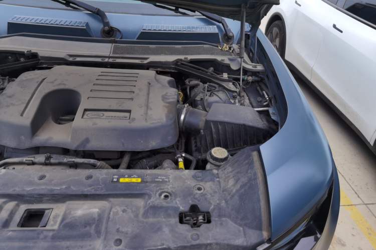 Used Land Rover Defender 2021 110 P400 X-DYNAMIC HSE Engine Bay Left