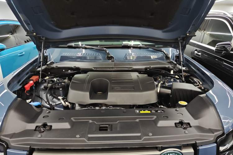 Used Land Rover Defender 2021 90 P400 X-DYNAMIC S Engine Bay