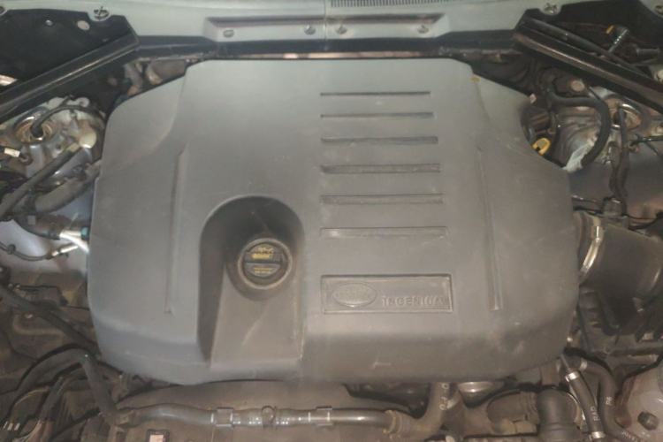 Used Land Rover Defender 2021 110 P400 X-DYNAMIC HSE Engine Bay