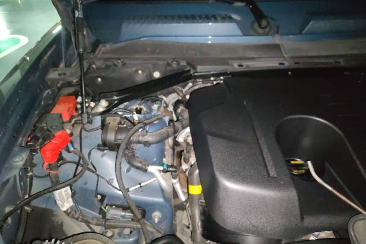 Used Land Rover Defender 2021 90 P400 X-DYNAMIC S Engine Bay Right