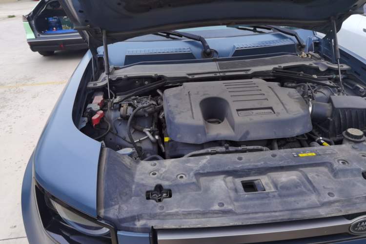 Used Land Rover Defender 2021 110 P400 X-DYNAMIC HSE Engine Bay Right