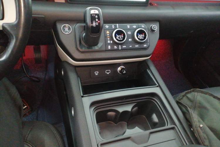 Used Land Rover Defender 2021 110 P400 X-DYNAMIC HSE Gear Lever