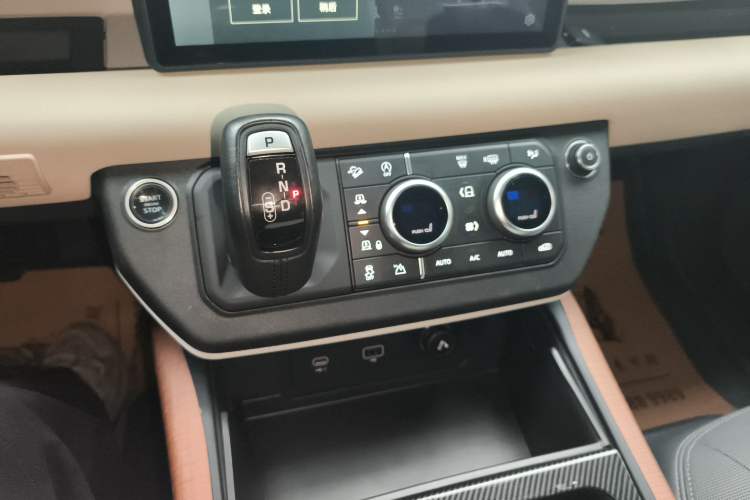 Used Land Rover Defender 2021 90 P400 X-DYNAMIC S Gear Lever