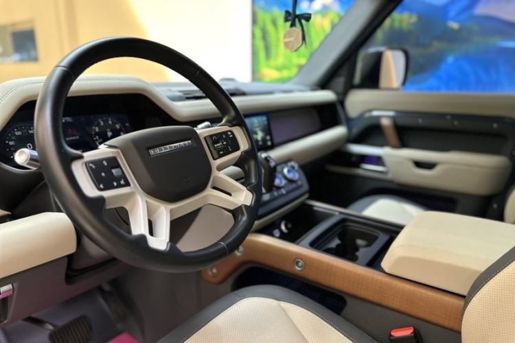 Used Land Rover Defender 2021 90 P400 X-DYNAMIC S Interior 10