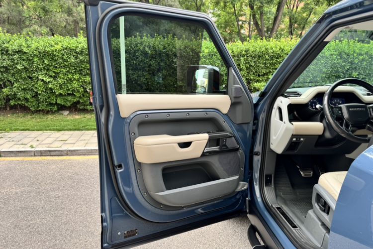 Used Land Rover Defender 2021 110 P400 Dark Special Edition Interior 11