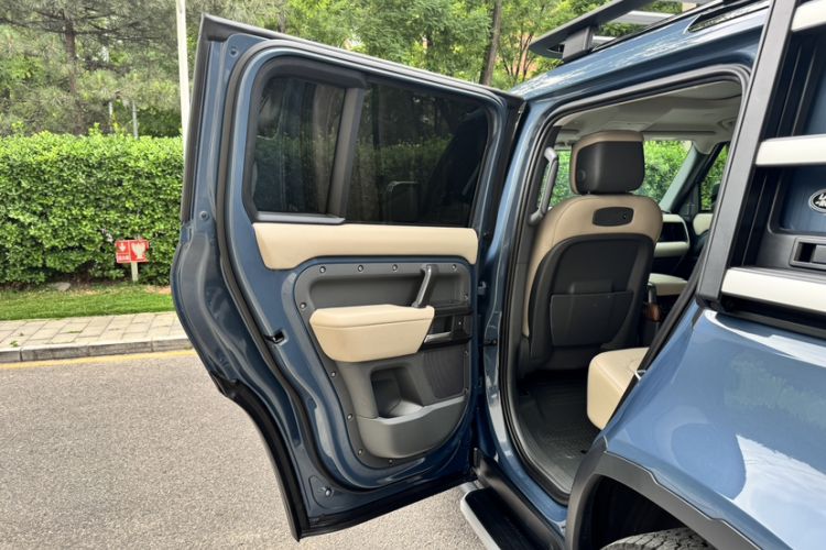 Used Land Rover Defender 2021 110 P400 Dark Special Edition Interior 12