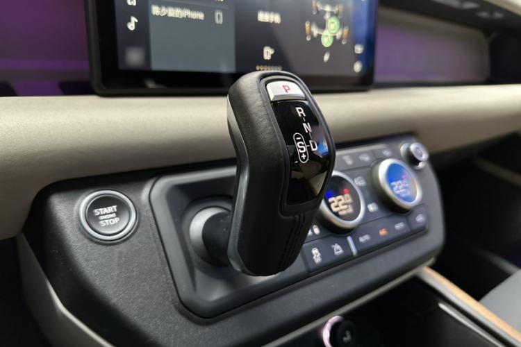 Used Land Rover Defender 2021 90 P400 X-DYNAMIC S Interior 14