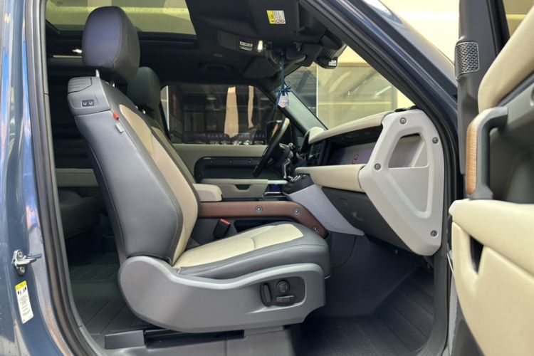 Used Land Rover Defender 2021 90 P400 X-DYNAMIC S Interior 15