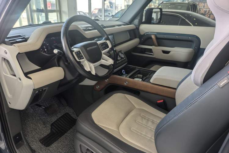 Used Land Rover Defender 2021 90 P400 X-DYNAMIC S Interior 2