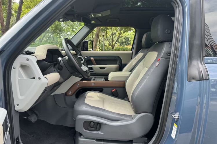 Used Land Rover Defender 2021 90 P400 X-DYNAMIC S Interior 4