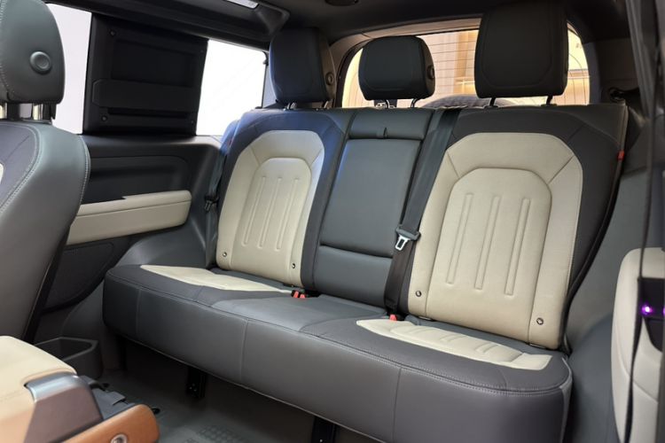 Used Land Rover Defender 2021 90 P400 X-DYNAMIC S Interior 5