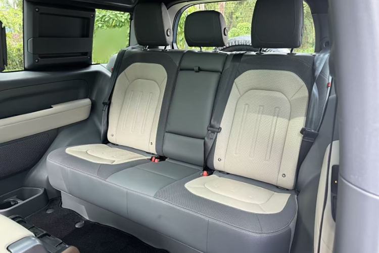 Used Land Rover Defender 2021 90 P400 X-DYNAMIC S Interior 5